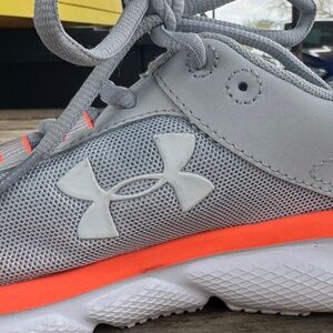 Under Armour 6.5 Light Gray and Orange Lining Shoes